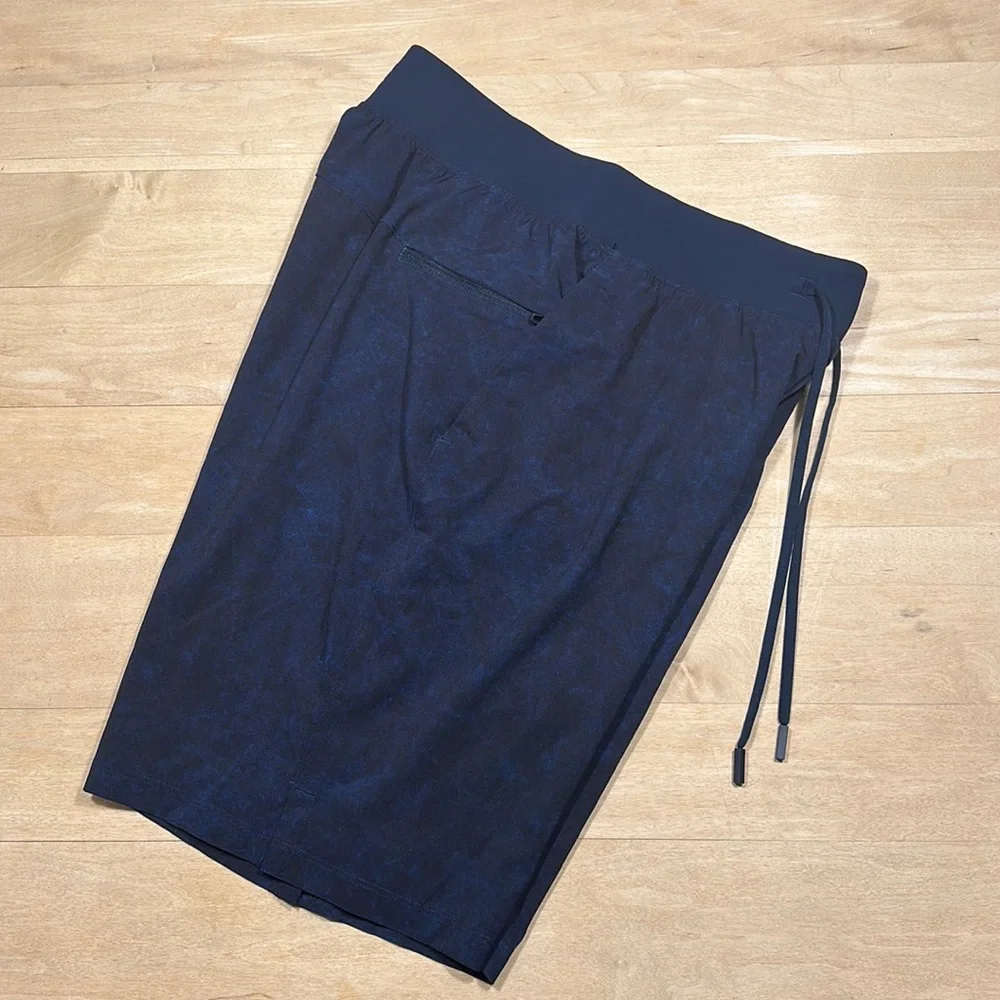 Lululemon T.H.E. Short Linerless 9” Sz S